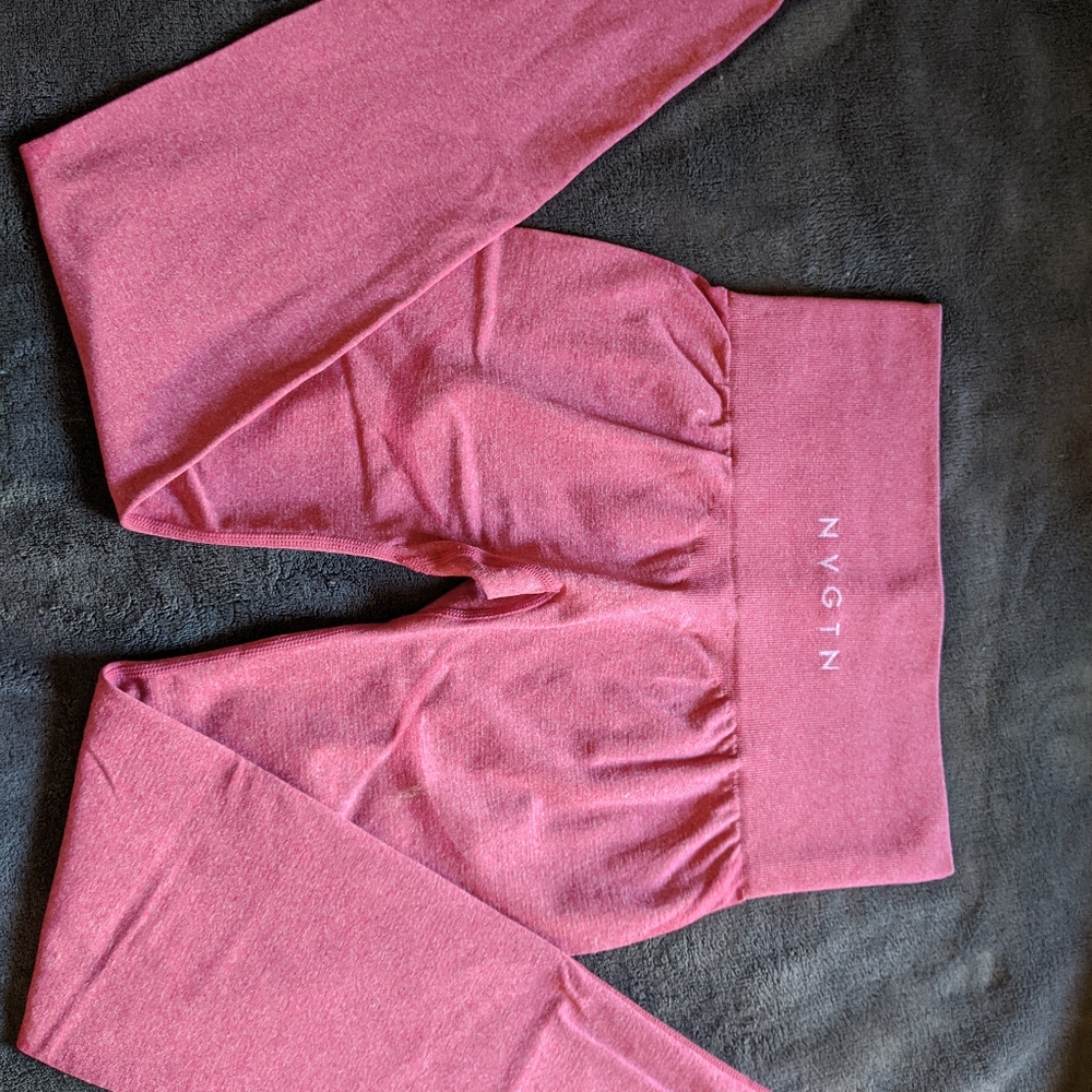 NWOT XS NVGTN Contour leggings